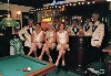 39-02. Allemaal aan de bar.jpg